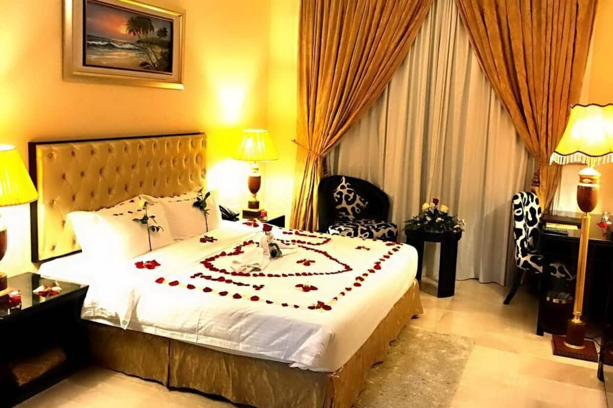 Deluxe Apartment | 1 bedroom, in-room safe, desk, laptop workspace