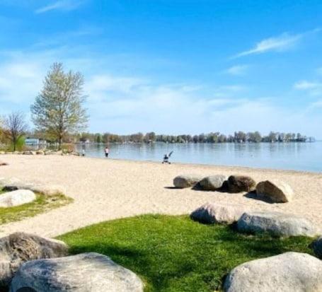 Beach. Beautiful Apartment 5 mins from Innisfil Beach