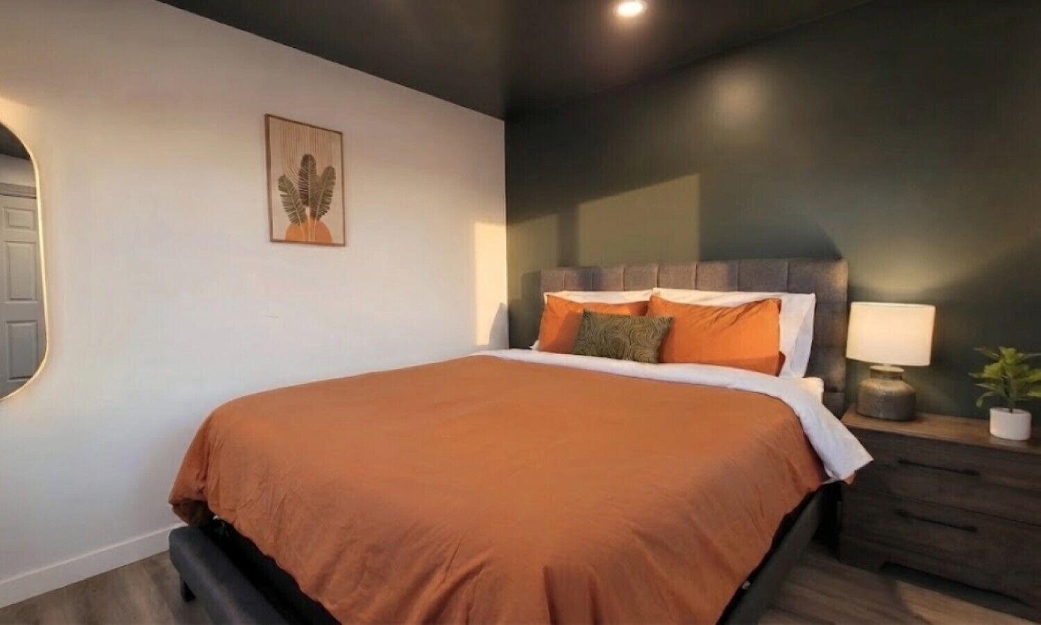 2 Schlafzimmer, Schreibtisch, Bügeleisen/Bügelbrett, Reisekinderbett