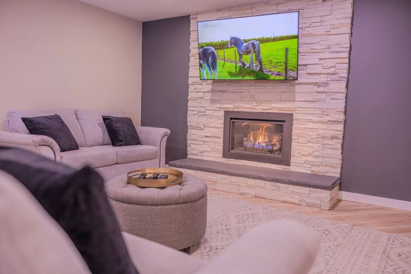 Télévision, cheminée