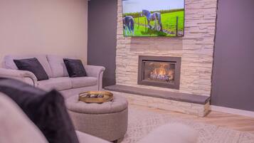 Télévision, cheminée