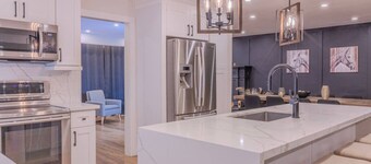 6-Bedroom Modern Escape in Horseshoe-Pool+Hot tub