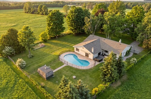 6-Bedroom Modern Escape in Horseshoe-Pool+Hot tub