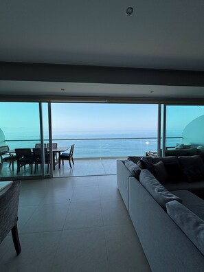Smart TV - Spacious 3-bedroom apartment with WiFi, AC in welcoming Puerto Vallarta (Puerto Vallarta)