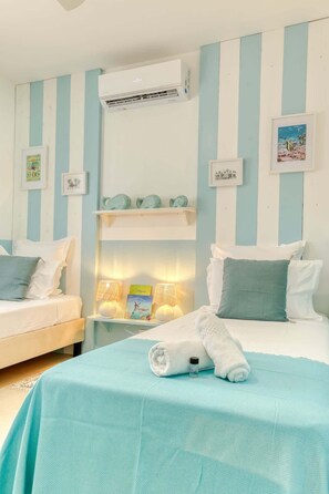 3 habitaciones, escritorio y tabla de planchar con plancha 