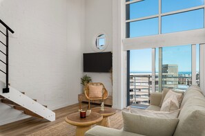 TV - Spacious Loft Apartment in De Waterkant (Cape Town)