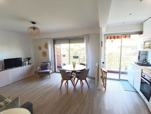 Interior - 2-rooms apartment - Wifi and balcony (Nice)