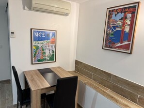 Dining - Cosy studio near beach and Museum of Fine Arts (Nice)