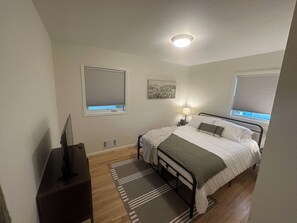 3 slaapkamers, een strijkplank/strijkijzer, gratis wifi, beddengoed