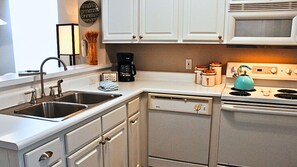 Micro-ondes, four, plaque de cuisson, lave-vaisselle