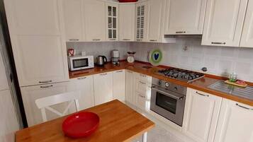 Apartment, Balcony, City View | Private kitchen | Fridge, oven, stovetop, espresso maker