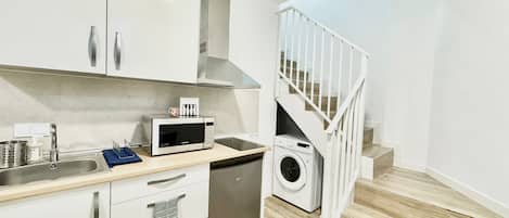 Apartment, 2 Bedrooms | Private kitchen