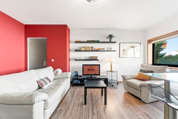 TV - GuestReady - Seaside Experience in Moledo (Moledo)