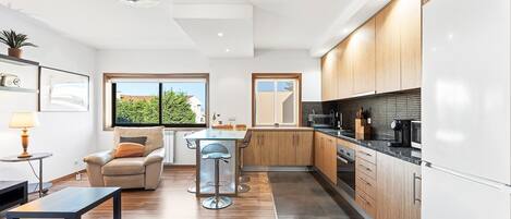 Réfrigérateur, micro-ondes, four, lave-vaisselle