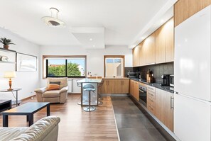 Kjøleskap, mikrobølgeovn, ovn og oppvaskmaskin