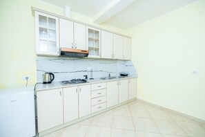 Apartment, 1 Bedroom | Private kitchen