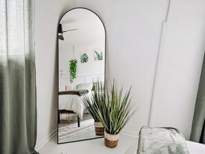 2 Schlafzimmer, Schreibtisch, Reisekinderbett, kostenloses WLAN