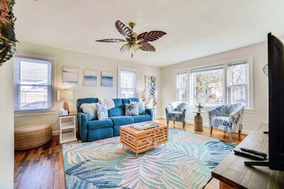 Coastal Comfort at The Salty Nest: Pet-Friendly with King Bed & Fast WiFi!