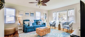 Coastal Comfort at The Salty Nest: Pet-Friendly with King Bed & Fast WiFi!