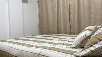 2 habitaciones, tabla de planchar con plancha, wifi y ropa de cama