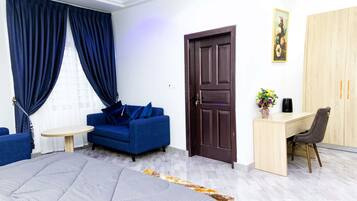 7 bedrooms, WiFi, bed sheets