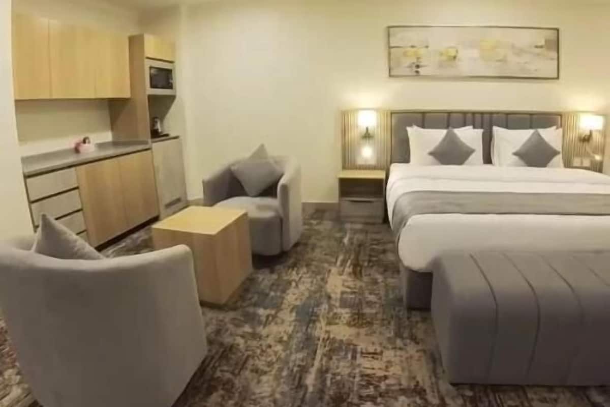 Double Room | 2 bedrooms, hypo-allergenic bedding, laptop workspace