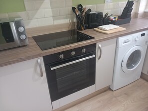 Fridge, microwave, oven, coffee/tea maker