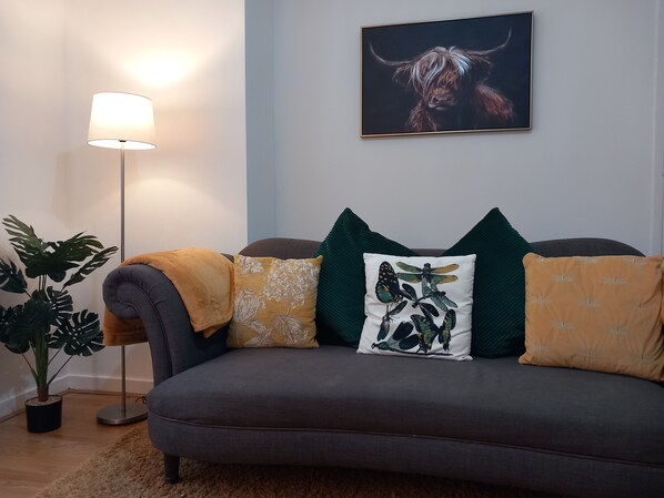 Smart TV, fireplace, computer monitors