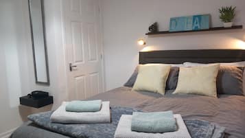 2 bedrooms, desk, iron/ironing board, free WiFi