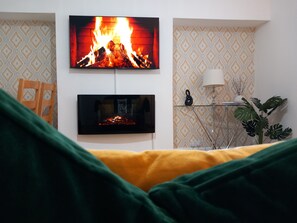 Interior - Superior Apartment | Edinburgh & Glasgow Trains | Private off street parking | (Airdrie)