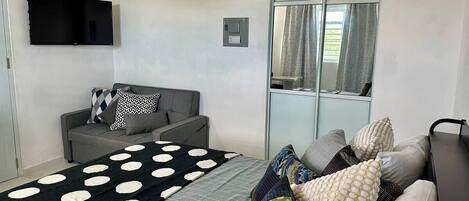 1 habitación, tabla de planchar con plancha, wifi y ropa de cama