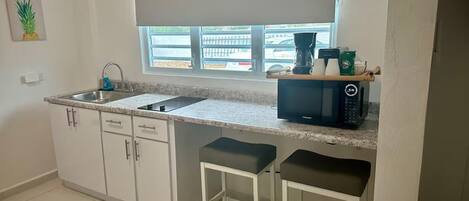 雪櫃、微波爐、爐具、咖啡機/沖茶器