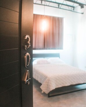 1 habitación, tabla de planchar con plancha y wifi 