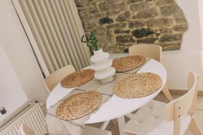 Dining - L'auberge de l'Entre Potes-Boho Chic  (Ath)