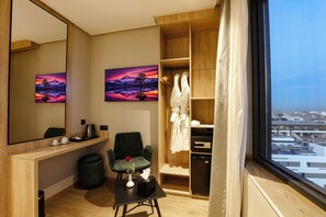 Habitación Premium doble, 1 habitación, vistas a la ciudad | Ropa de cama de alta calidad, minibar, caja fuerte