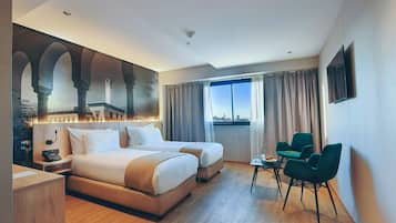 Premium-Doppelzimmer, 1 Schlafzimmer, Stadtblick | Hochwertige Bettwaren, Minibar, Zimmersafe, individuell dekoriert