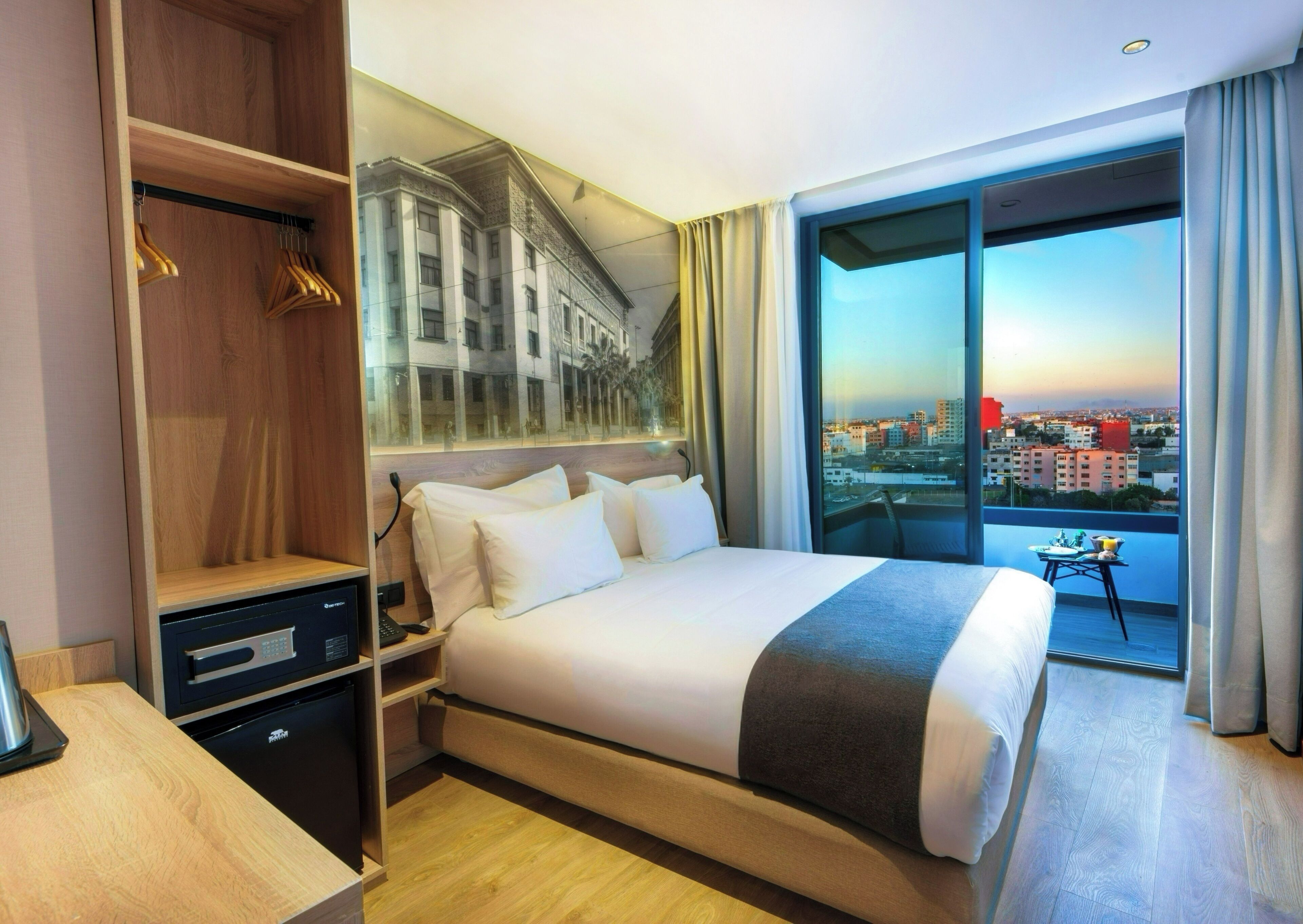 Deluxe-Doppelzimmer, 1 Schlafzimmer | Hochwertige Bettwaren, Minibar, Zimmersafe, individuell dekoriert