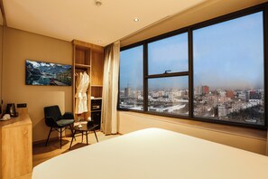 ห้องพรีเมียมดับเบิล, 1 ห้องนอน, วิวเมือง | เครื่องนอนระดับพรีเมียม, มินิบาร์, ตู้นิรภัยในห้องพัก