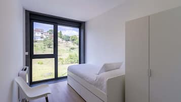 3 chambres, fer et planche à repasser