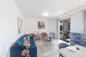Villa, 3 Bedrooms, Private Pool, Garden View | Living room