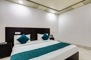 Deluxe-Doppelzimmer | Schreibtisch, laptopgeeigneter Arbeitsplatz