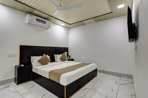 Standard Room | Desk, laptop workspace - Hotel Corner View (New Delhi)