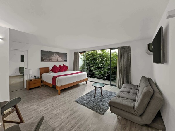 Desk, iron/ironing board, WiFi, bed sheets