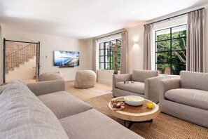 Smart-TV, peis og kontorer