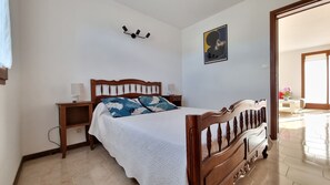 2 bedrooms, bed sheets
