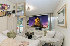 Smart TV, video games - Pickleball & Play: Heated Pool, Games, Mini-Golf (Bradenton)