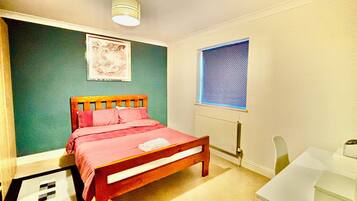 3 habitaciones, tabla de planchar con plancha, wifi y ropa de cama
