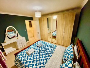 3 bedrooms, iron/ironing board, WiFi, bed sheets - SPACIOUS 3 BED ROOM FAMILY FRIENDLY HOME CONVENIENTLY LOCATED IN IPSWICH SUFFOLK (Ipswich)