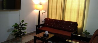 Luxurious 1 Bed Family Apartment with WiFi, Self Check-in Islamabad