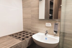 Suihku, pyyhkeet, vessapaperi